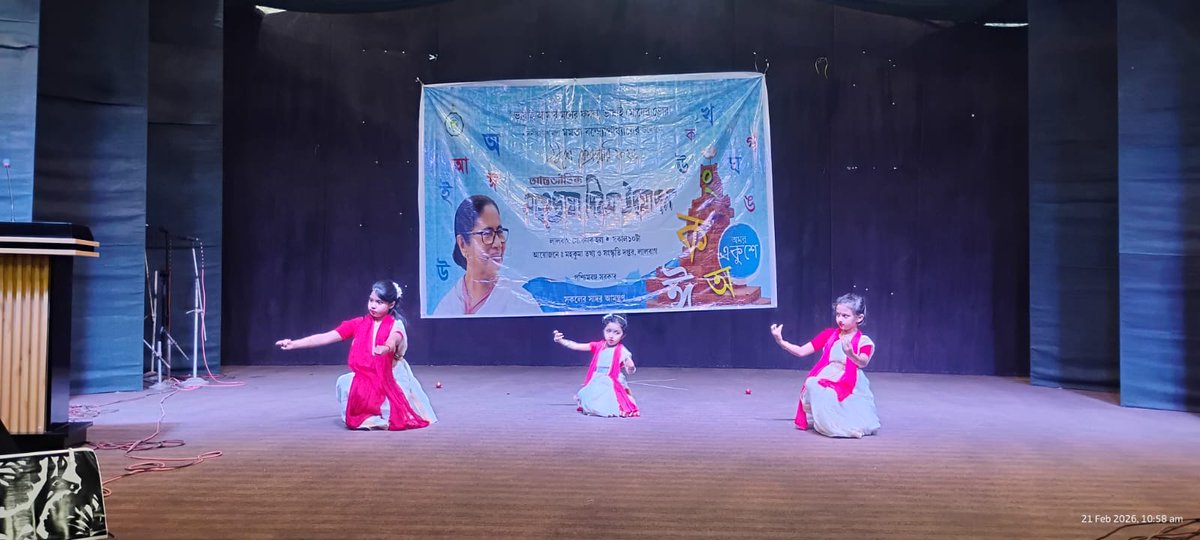 LalbaghSdico's tweet photo. আজ আন্তর্জাতিক মাতৃভাষা দিবস উপলক্ষ্যে লালবাগ মহকুমা তথ্য ও সংস্কৃতি দপ্তরের উদ্যোগে বিদ্যালয়ের ছাত্রীদের নিয়ে একটি পদযাত্রা ও সাংস্কৃতিক অনুষ্ঠানের আয়োজন করা হয়।গান,বক্তব্য,আবৃত্তি ও নৃত্য আলেখ্য এর মধ্য দিয়ে দিনটিকে যথাযোগ্য মর্যাদায় পালন করা হয়। https://t.co/K5CI4dDKBW