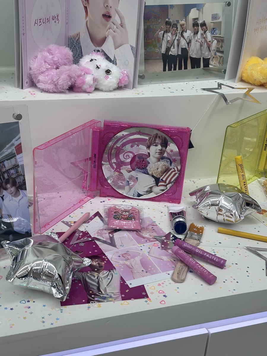 fukuigalriku's tweet photo. @wish2anniv 
미술부 너무 예뻐서 반해버럈어용💕🌹
재밌게 놀다갑니당
모두모두 반가워써용 예쁘게 꾸미시느라 수고하셔써용!🫳🏻🫳🏻🌹

#네가_가르쳐줘서_좋아하게_된_컬러
#위시가_좋아하는_색을_우리가_모을게 https://t.co/IapRUDvtMr