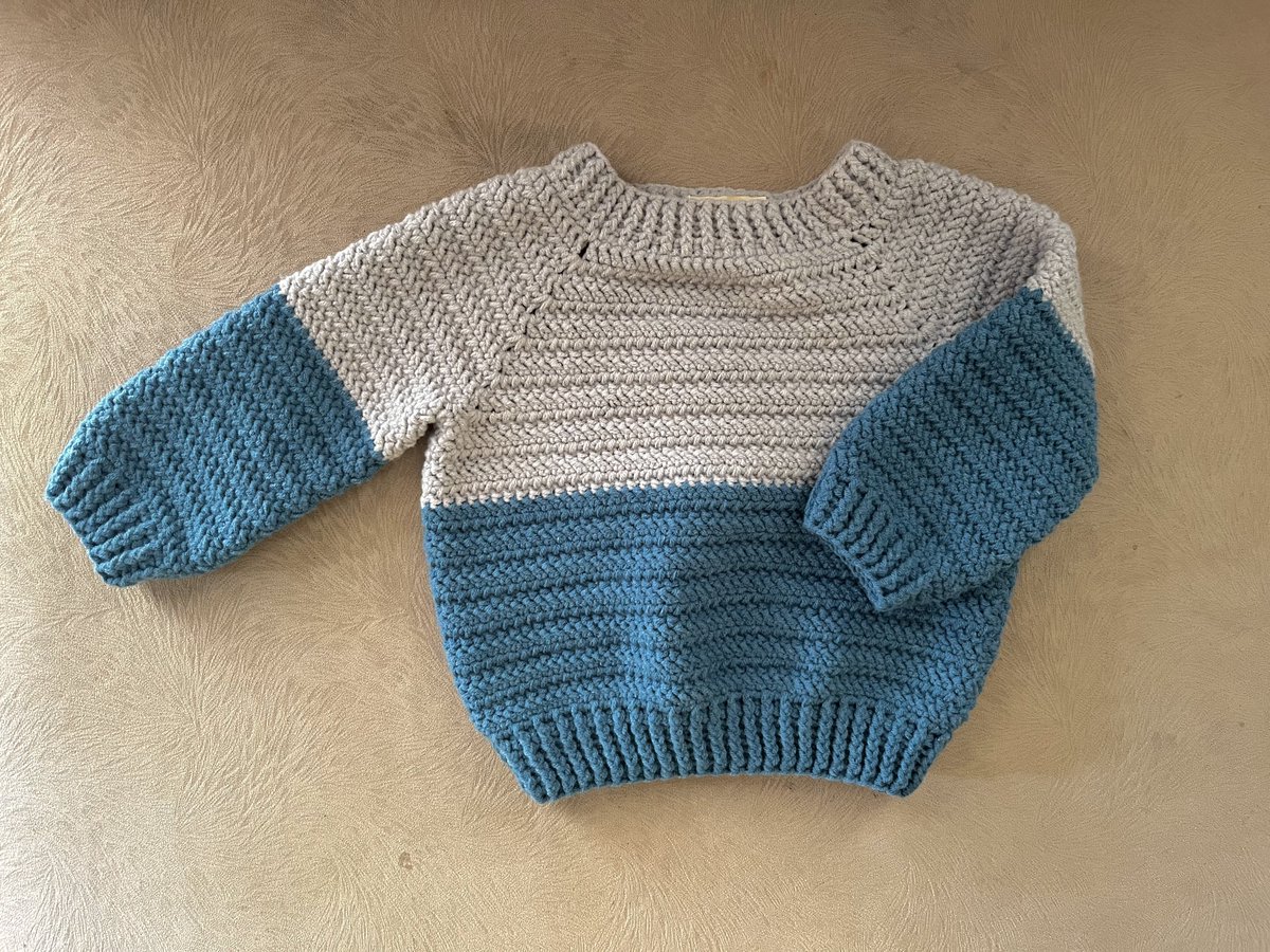 Ayo pamerin perintilan bayi bikinan kalian itu🤏🏻
Ini sweater bayi pertamaku🙋🏻‍♀️