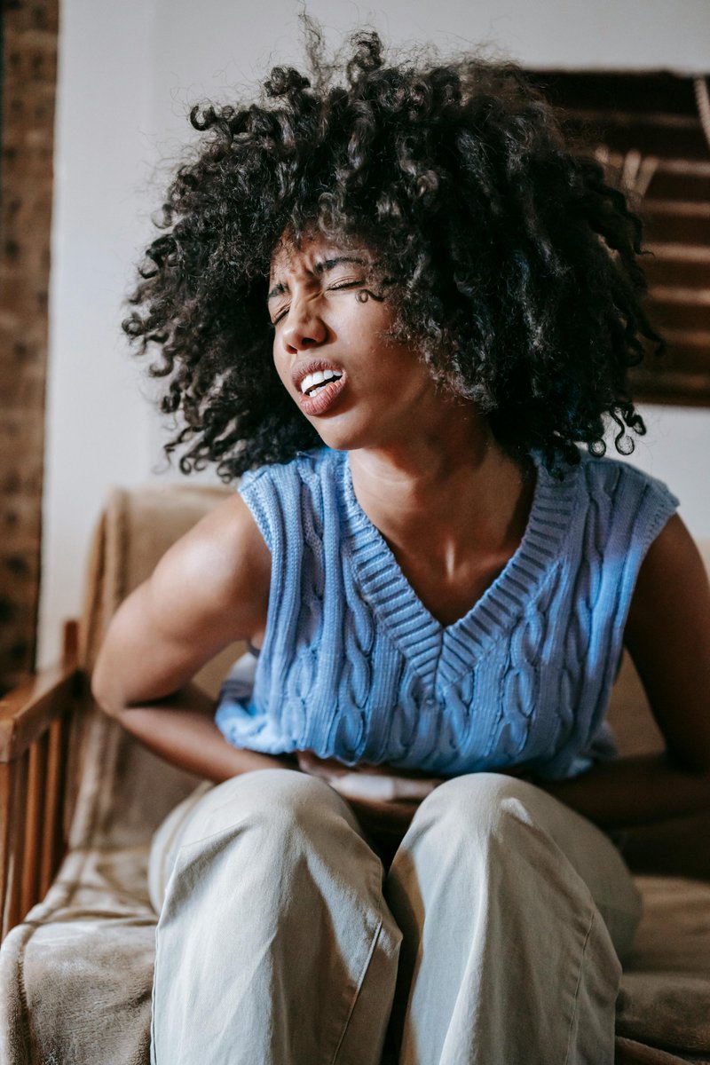 Por qué las mujeres sufren más dolor crónico que los hombres: la respuesta podría estar en una molécula del sistema inmunitario.
😰 Un estudio identifica una pieza biológica clave que acelera —o retrasa— la desaparición del dolor tras una lesión. La interleucina-10, producida por