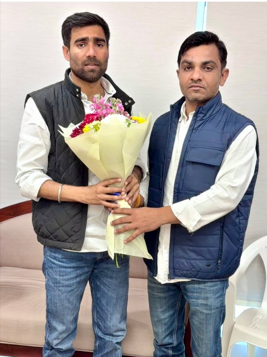 आज नई दिल्ली में NSUI के राष्ट्रीय अध्यक्ष बड़े भाई विनोद जाखड़ जी से मिलकर नई ज़िम्मेदारी के लिए उन्हें बधाई व शुभकामनाएँ प्रेषित दी <a href="/VinodJakharIN/">VINOD JAKHAR</a>