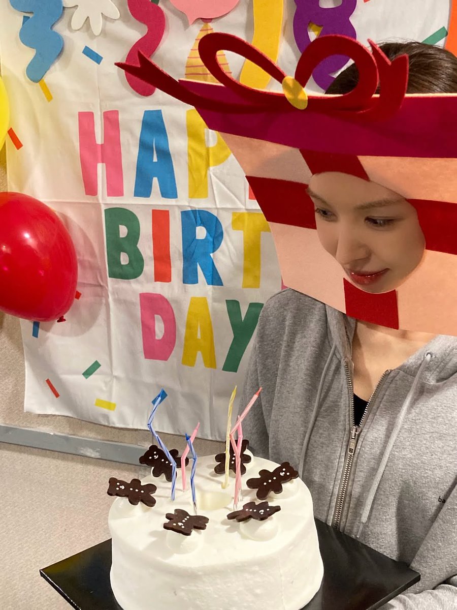 wenderland__'s tweet image. ปาร์ตี้วันเกิดน้องวาน พรอพแน่น เครื่องหัวก็ไม่เบา #Chapter32WithWendy