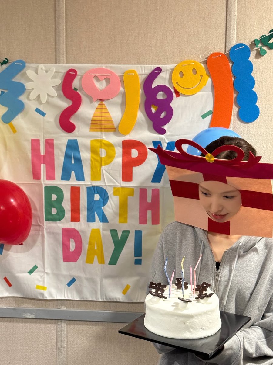 wenderland__'s tweet image. ปาร์ตี้วันเกิดน้องวาน พรอพแน่น เครื่องหัวก็ไม่เบา #Chapter32WithWendy