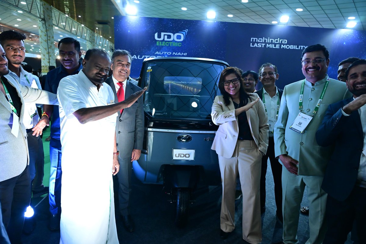 sumanmishra_1's tweet photo. It was an honor to showcase Mahindra Udo our latest three wheeler to @hd_kumaraswamy Ji at the EV Expo. The EV policies of GOI have shaped electrification and enable us to make bold leaps in developing category shaping vehicles! https://t.co/0uxxUVstvf