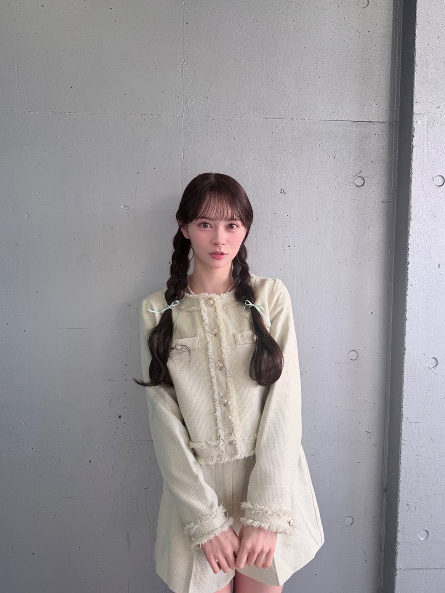 #AKB48_名残り桜 
握手会一日目ありがとうございました🫱🏻‍🫲🏼🤎

MVのこと、このシングルのことなどたくさんお話しできました！力をいただいて頑張るぞ！という気持ちがまた湧いてきました！嬉しかったです🧥

ちなみに皆さん自身のことについても興味津々な伊藤百花ですのでなんでもお話ししようね💨