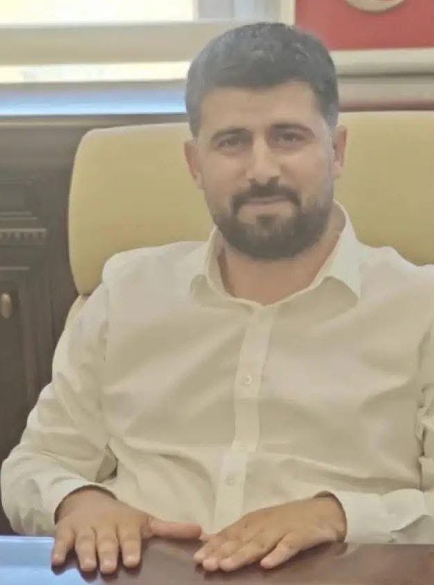 Eşine şiddet uygulayan biri üniversitede genel sekreter…

Üstelik daha önce sınavda yerine başkasını soktuğu tespit edilmiş.

Suç sabit, ödül görev.
İşte çürüyen sistemin özeti.