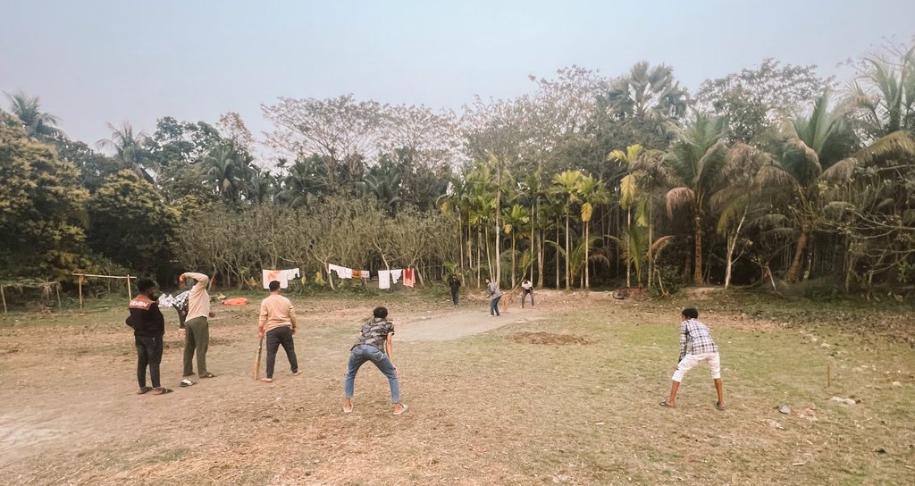 Happy Weekend Hommies 

Touching Some Grass 🌱

Have You Played This Game? 🏏