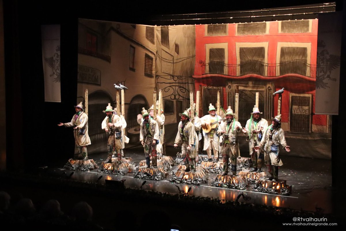 murganinos's tweet photo. ➡️ ALHAURÍN EL GRANDE| Anoche tuvimos la suerte de cantar en la final del concurso de Alhaurín el Grande en el que el jurado nos ha otorgado el CUARTO PREMIO DE MURGAS DEL CARNAVAL 2026.

❤️¡GRACIAS ALHAURÍN!

📸 @rtvalhaurin https://t.co/aBTdjLOWlx