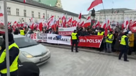 Tysiące ludzi pod Pałacem Prezydenckim protestuje przeciwko programowi #SAFE