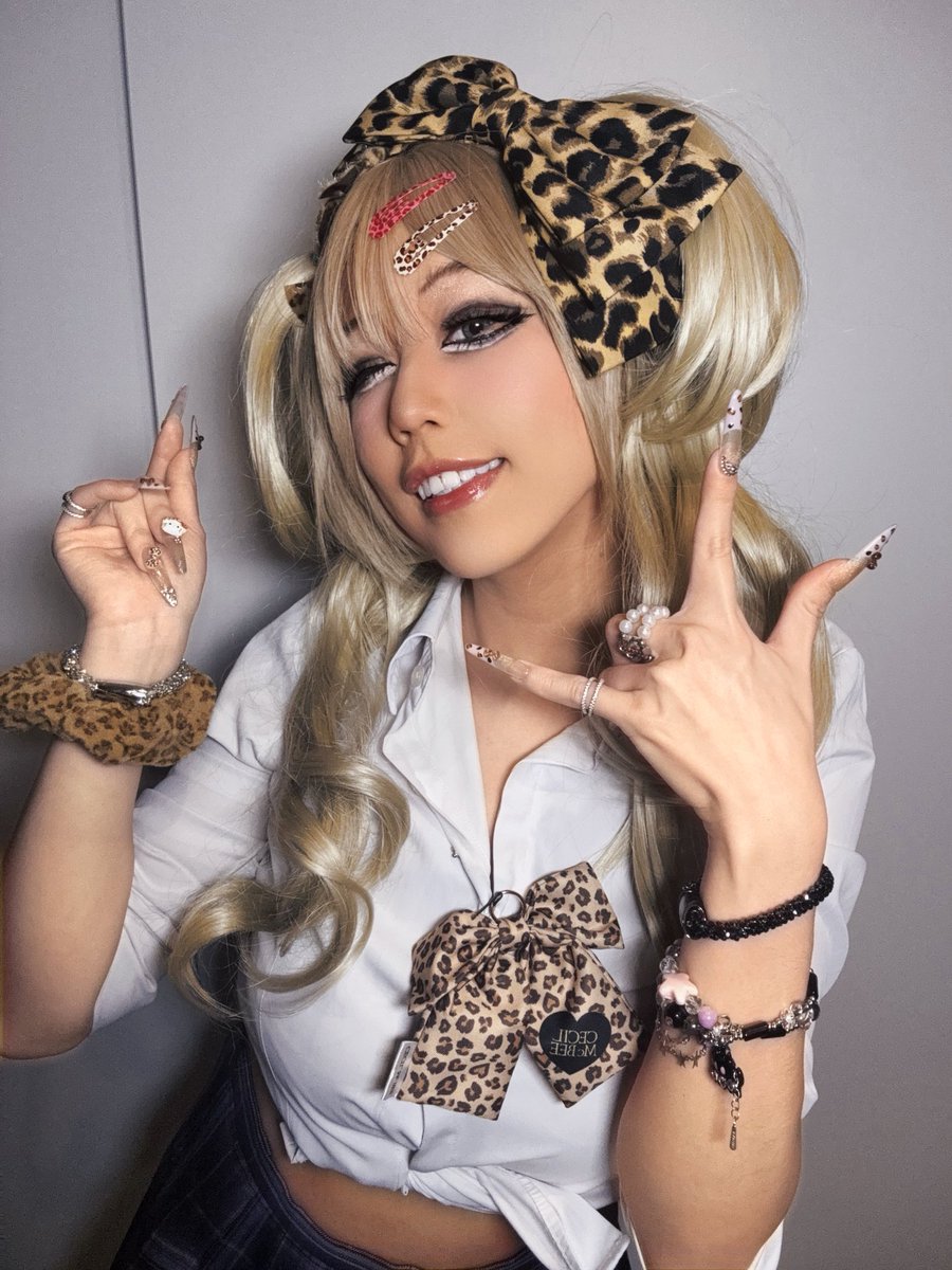 YPapple's tweet image. VARTIXとギャルってめっちゃ合うよね！サングラスして、両手に指輪とブレスレット💎めっちゃキラキラ✨ギャルに大人気！さすがGACKTさんが好きなだけある～！@vartix_jp 

 #GACKT #vartix #ギャル #ギャルメイク #樱萍apple #櫻萍apple