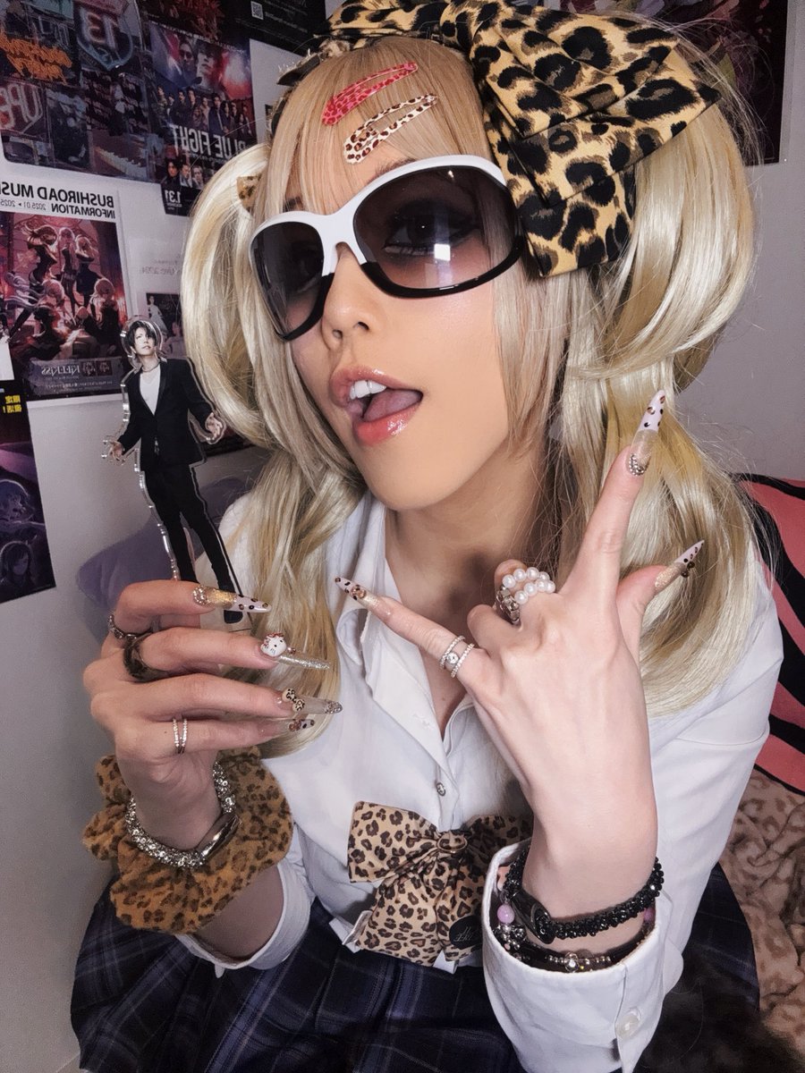 YPapple's tweet image. VARTIXとギャルってめっちゃ合うよね！サングラスして、両手に指輪とブレスレット💎めっちゃキラキラ✨ギャルに大人気！さすがGACKTさんが好きなだけある～！@vartix_jp 

 #GACKT #vartix #ギャル #ギャルメイク #樱萍apple #櫻萍apple