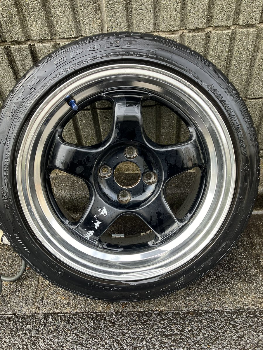 db4mini's tweet photo. #AE111
 昨日は半日かけてホイール4本とも酷いダスト汚れを落として剥がれかけたステッカーを貼り直してリムも磨いてピッカピカになった！

今になって足が筋肉痛になるのやめちくり〜！ https://t.co/Jov0XymJYM