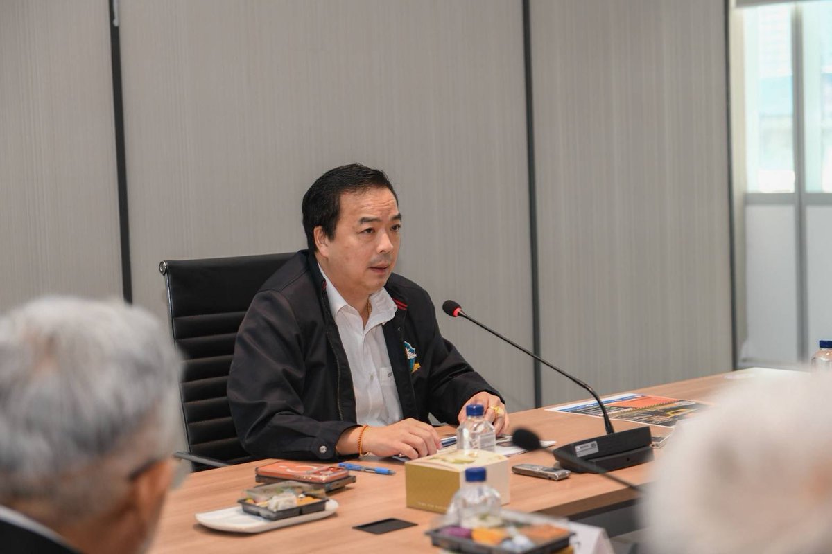 EXAT2020's tweet photo. กทพ. คุมเข้มงานก่อสร้างโครงการทางพิเศษสายพระราม 3 – ดาวคะนอง – วงแหวนรอบนอกกรุงเทพมหานครด้านตะวันตก เชิญผู้ให้บริการควบคุมงานก่อสร้างและผู้รับจ้างเข้าประชุม พร้อมสั่งทบทวนมาตรการความปลอดภัยพร้อมจัดวิศวกรควบคุมงานทุกวันตลอดการก่อสร้างจนกว่าจะแล้วเสร็จ https://t.co/LAf8JKiIvc https://t.co/ZjkqhXocNS
