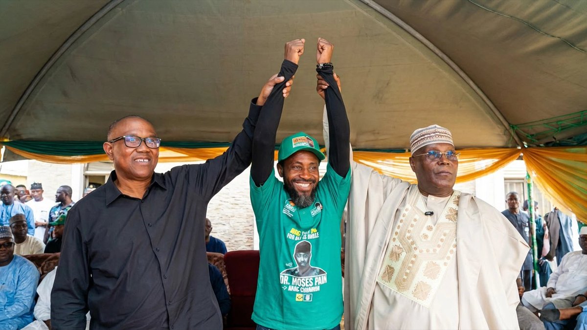 cbngov_akin1's tweet photo. FCT ELECTION UPDATE

Moses Paul couldn't even win his own polling unit.

Bitter @PeterObi, very desperate after refusing to hold LG elections throughout his 8-year governorship, is now out here more desperately campaigning and pleading for groundnut discounts from a poor trader..

The guy preaching poverty alleviation is bargaining down a poor seller's price... but stroll into Next Cash and Carry, and everything has sky-high fixed tags—no mercy there..... ADC supporters and sense are two parallel lines....u can Bobo dem easily. 

ADC? Just a lifeless coalition at this point.

#FCTelection