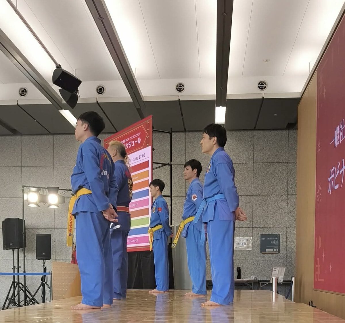 MasterFugo's tweet photo. 今日は記憶が正しければ4回目の
ぐんまベトナム交流祭でのボビナム演武。

今回は、「私1人でやらなきゃかなぁ」と思っていたのですが、

信頼できるベトナム人生徒達
バオさん、ナムくん、ヒェウくんの協力があり　無事成立しましたっ！

さらに、
待ちに待っていた現象が起きたのです。

群馬在住初体験の日本人の飛び入りです。
代々木のベトナムフェスで道着を買ったと、
YouTube no
「よしみ先生のボビナムlesson 」で
基礎的なことは1人でやっていたと
そして今回合流してきたということで

私は嬉しくて、各支部に置いていくノボリを持ってきていたので彼に預けました。
日本ボビナム協会群馬支部の小さな産声があがった日でした。

みなさん、私は非常に嬉しく思います！