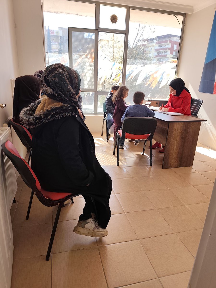 📍 Bugün Parti Binamızdan 

 Kadın Kolları Başkanımız <a href="/EsraKaradas4/">Esra Karadas 🇹🇷🇵🇸</a>  İlçe Başkanlığımızda vatandaşlarımızın üye kayıtlarını yapmaya devam ediyor. 

Ak Parti ailemize yeni yol arkadaşları  kazandırmaya devam ediyoruz .

El ele, gönül gönüle🌸