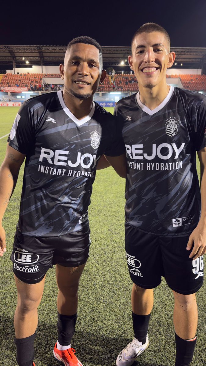 #LPF
El <a href="/sanfrafc_pa/">𝗦𝗮𝗻 𝗙𝗿𝗮𝗻𝗰𝗶𝘀𝗰𝗼 𝗙.𝗖.</a> logró su primera victoria del #Clausura2026 luego de remontarle el partido a UMECIT FC por marcador de 2-1 en la J6 de la <a href="/LPFpanama/">LPF TIGO</a> con goles del #9 Ronaldo Dinolis y el #96 Adrián Popoff, por los umecistas anotó el #29 Óscar Becerra.