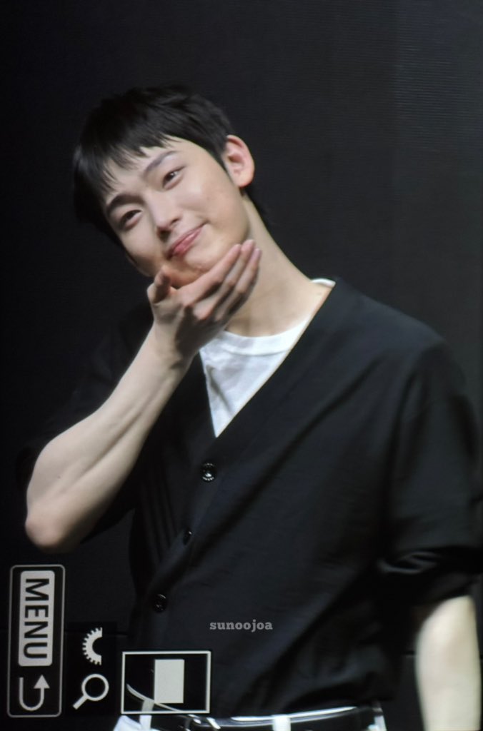 얼굴:🥰😍
팔뚝:니 초킹하는 생각