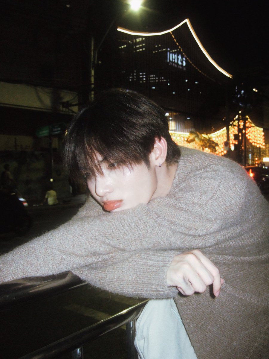 mintnk_'s tweet photo. ไปเที่ยวกับขุนโคตรจะเลี้ยงแมว

#MINthanakrit
#DICE_SONRAY https://t.co/FfCmSCMMru