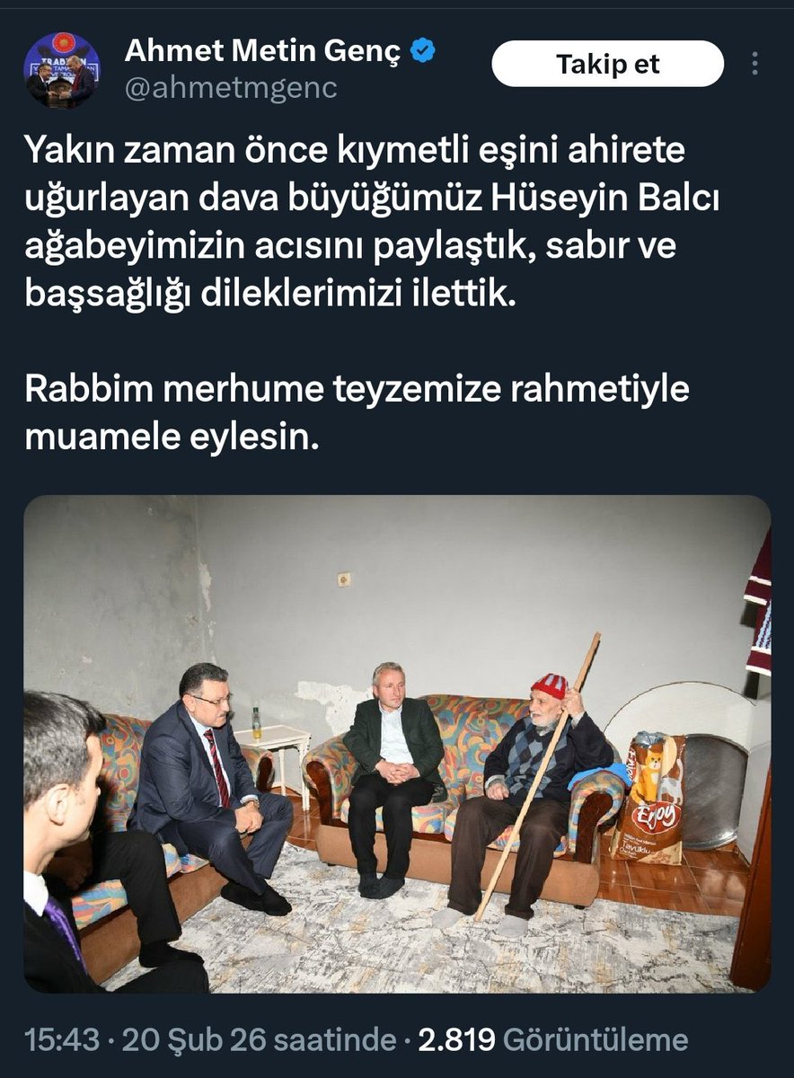 Bir belediye başkanı güya vatandaşla fotoğraf veriyor, resimde en dikkat çeken nesne ne, kime ne mesaj veriliyor? 
#yemlobisi
#köpekyalı