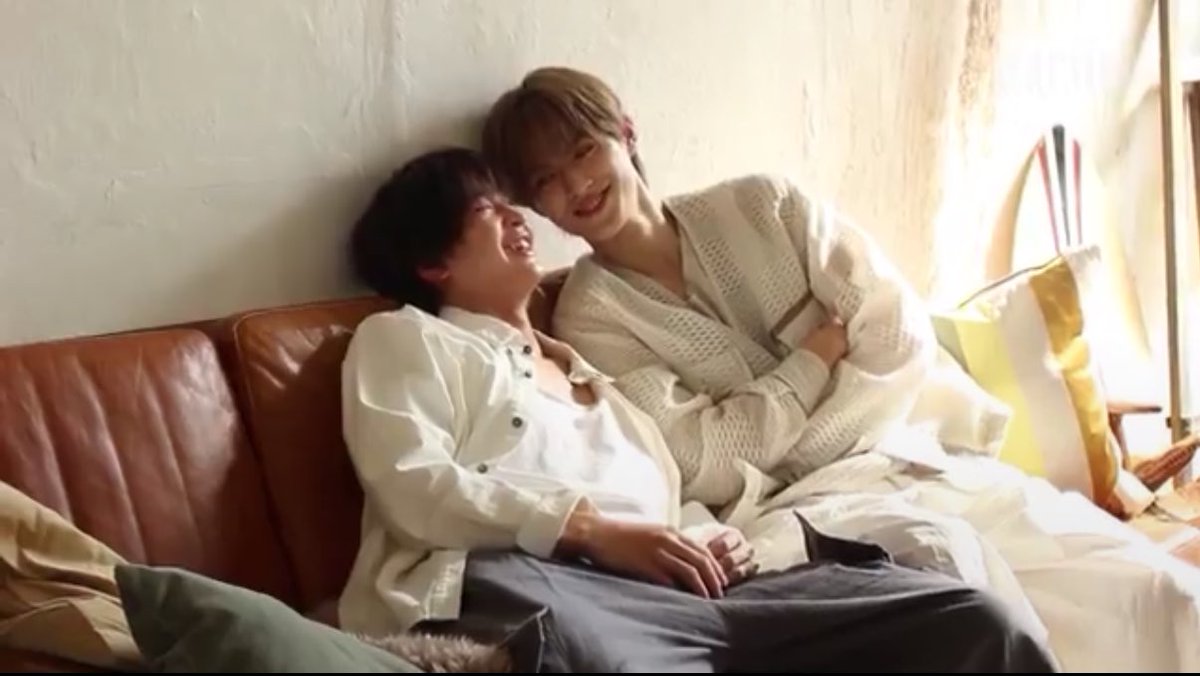 pomchan339's tweet photo. ほんまに楽しそうに撮影してるのが伝わってくるよ🥺✨
ドラマが終わってもう２ヶ月も経つのにこうやってドラマ、キャストのみんながどんどん人気になって大きくなっていくのを見届けられて幸せ🫶

#STARSIDE #STARSIDESpring2026 #starsidemagazine #ドラマ修学旅行
#藤本洸大 #簡秀吉 #幸せ https://t.co/AHcS6Kt1ZD