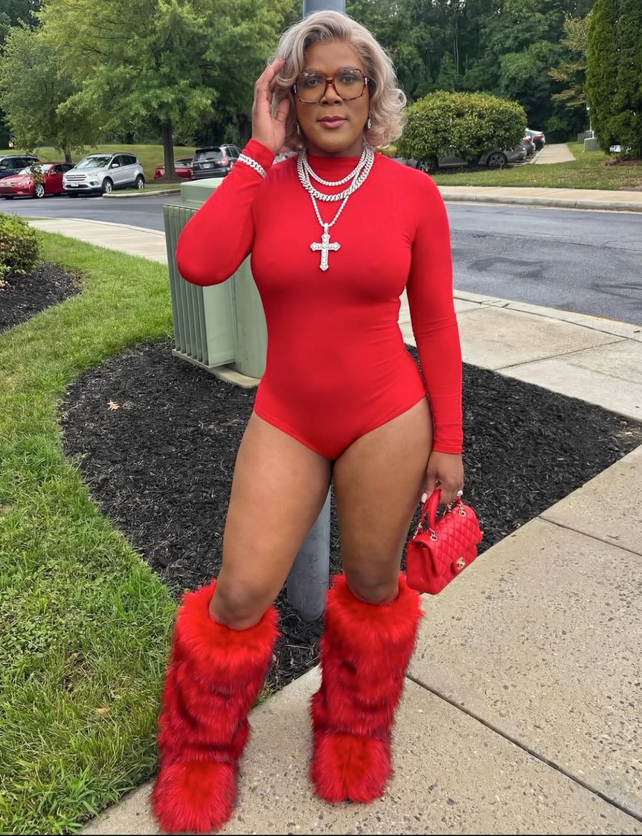 JrComier's tweet image. RT @rahsh33m: How I use to imagine Madea back in  her stripping days