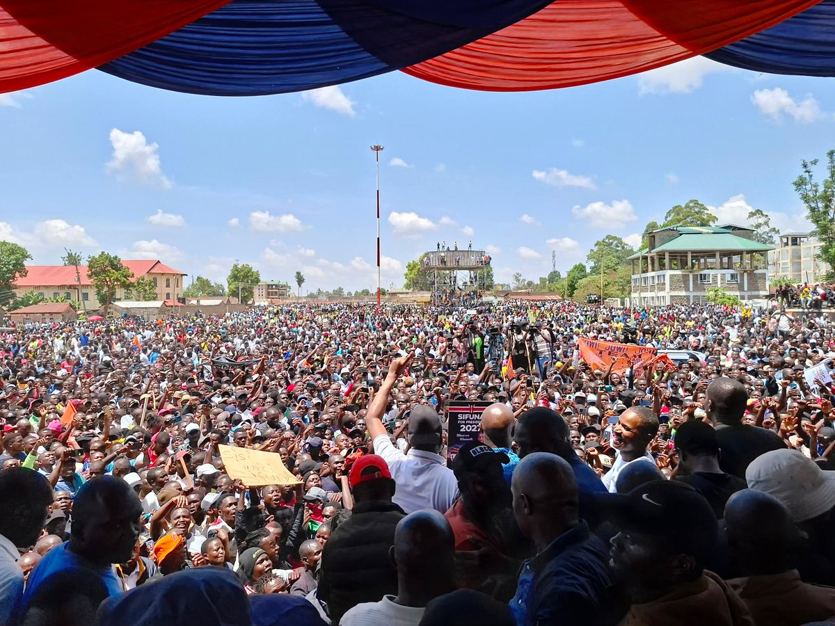 AlinurMohamed_'s tweet photo. Politics is local. Edwin Sifuna has started his political journey at Amalemba Ground in Kakamega today. When you are surrounded by Godfrey Osotsi, James Orengo, Kibagendi and Caroli Omondi you can't go wrong. https://t.co/lfAklvLPHY