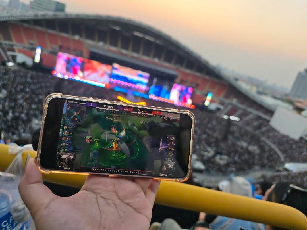 คอนราชมังคนนับหมื่น จั้นยังไม่วายจะสู้เน็ตดูโปรลีก 😭