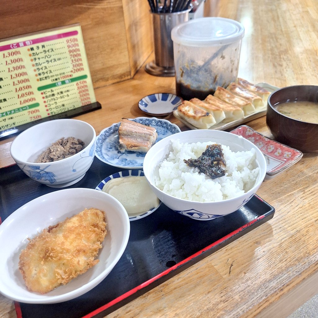 自分も夕食はモスバーガー…と思ったらまさかの18時閉店になってて結局コレ。