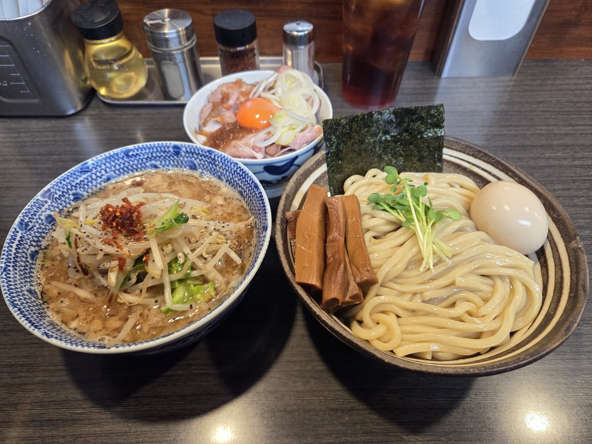 shunpei1986's tweet photo. 忙しくてすっかり載せ忘れてた奔放さんの美味しいラーメン、つけ麺🍜
どれを取っても唯一無二で個性が際立つラーメンとつけ麺です🍜
なにを食べてもメンマトッピングがかかせません🤗
ご馳走様でした🙏
いつもありがとうございます✨
#ラーメンつけ麺奔放 https://t.co/WfqQKN0aKz