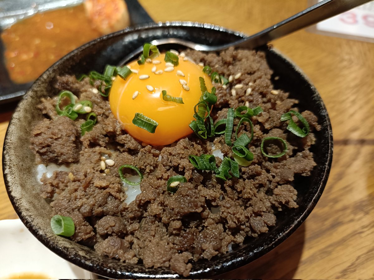 itsumi_tonpa's tweet photo. 本日、EBI大統領と���の首脳会談を行い、焼肉を奢って頂きました。
トンパ総理大臣は「自由で開かれたバトファン」の実現に向けて協力していきたい旨述べました。
会談で「セドリックは断じて容認できない。あらゆる手段を尽くして弱体化に取り組んでいきたい。」と共に協力していく事を確認しました。 https://t.co/aE9dakPVE3