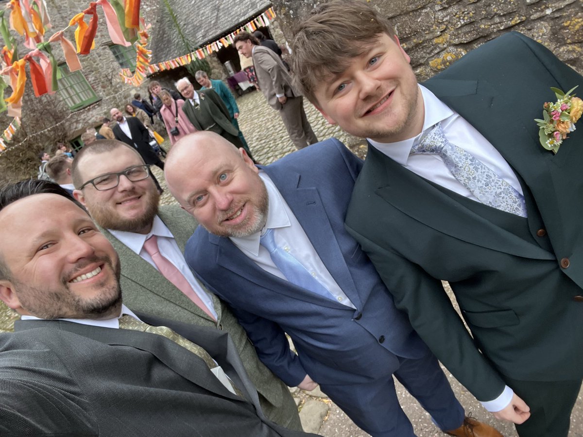 Another epic trip in the books! From 🇪🇸 to🇬🇧, could not have asked for a better time!

Crazy how <a href="/Twitch/">Twitch</a> created connections to where I traveled to see <a href="/BJ_Wafer/">NGU || BJ Wafer</a> get married and meet up with many more! <a href="/Elmomcd/">Elmo</a> <a href="/LTuna45/">LowercaseTuna45</a> <a href="/SakuraGamingUK/">CLQ - CODE SAKURA 桜 花 🌸</a> <a href="/Kyleogden1221/">Kyle Ogden</a> great seeing you all!