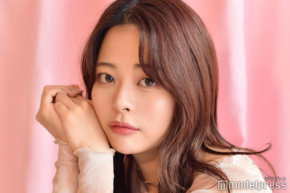 modelpress's tweet image. 人気YouTuberももち、結婚発表
夫とのウエディングショット＆直筆文書公開
mdpr.jp/influencer/473…

「かねてよりお付き合いしておりました方と入籍いたしました」「互いを尊重し合いながら、より強く、より豊かな人生を築いてまいります」

#牛江桃子 @momochi661