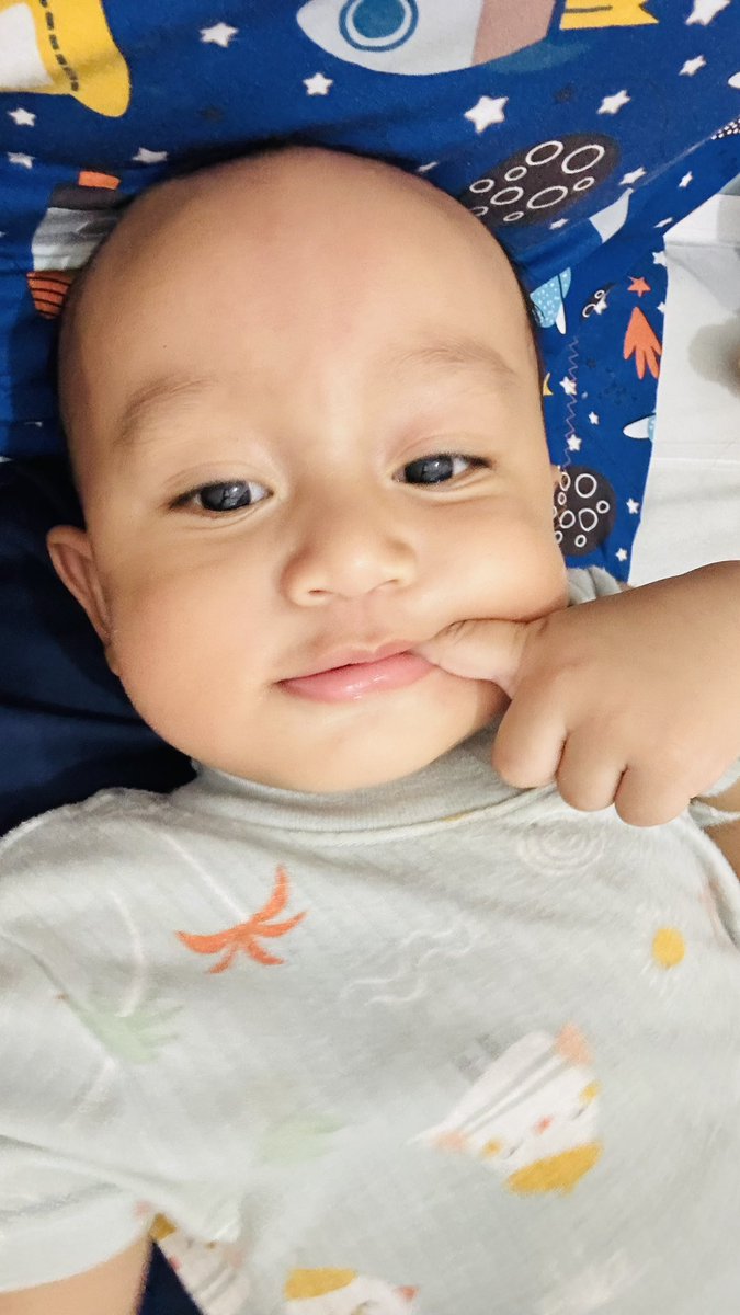 nenestya's tweet photo. Hari ini dia melangkah 6x hehe https://t.co/TpyqiAPxgB