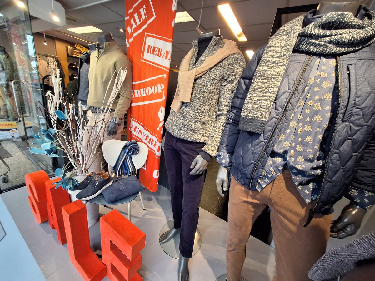 SALE tot 50% korting bij Schootbrugge Mannenmode te Oldebroek! Nog een paar weken wintersale met heerlijke, warme en comfortabele stoffen in mooie kleuren en dessins! Binnenkort een feest of speciale gelegenheid? Ons verkoopteam zal u graag helpen en adviseren!