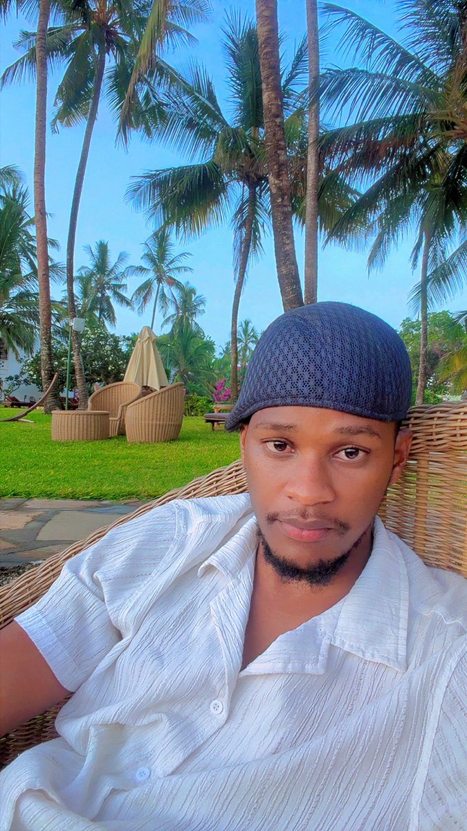 Before i start drinking i will leave you with a congolese proverbs that says "never bite the hand that fingers you"
Have a lovely weekend🥂