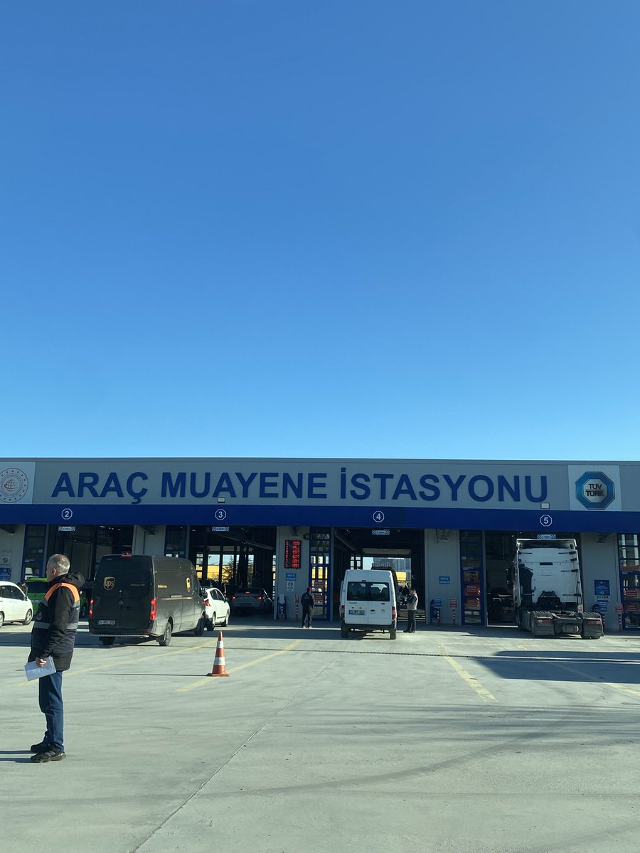 YASAL SOYGUN: TÜVTÜRK

Arabaya hiçbir katma değeri olmayan, 5 dakikalık basit bir işlem için biraz önce tam 4.000 TL ödedim. 

Asıl can sıkan ise gişedeki rahatlık: Kredi kartıyla ödediğim için yüzüme baka baka +160₺ komisyon farkı talep etmeleri. 

Birçok bakanlığın bütçesini