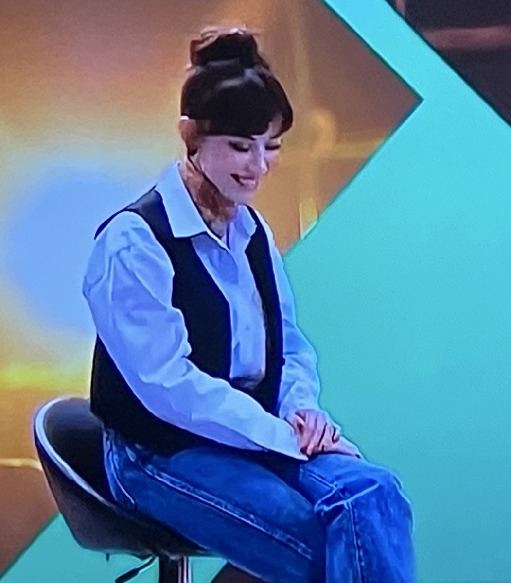 Beautiful interview. 👏🏻
Beautiful and a great chemistry between the partners🫠🖤
Özge wondeful. Good mood ♥️♥️
#ÖzgeGürel
#BiDinle
#OnurTuna