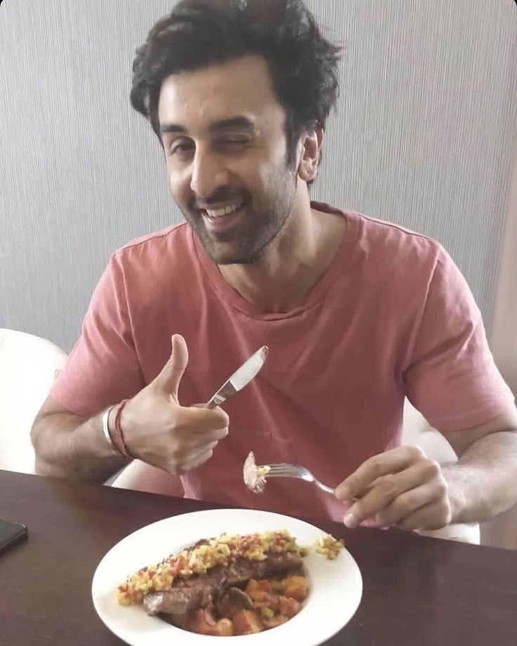 MS7Dhoniii's tweet photo. @RxxNoir Still nonveg >>> veg https://t.co/125hcpYELi