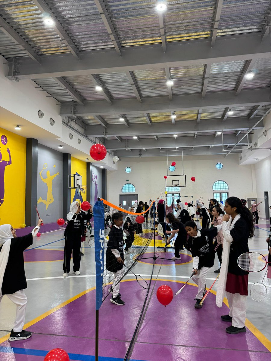 🏸🇴🇲 وقت الريشة منصة لمستقبل رياضي واعد 🌟

مهرجان مميز نظمته اللجنة العُمانية لألعاب المضرب بالتعاون مع مدارس مسقط، ليكون يومًا مليئًا بالحماس والطاقة الإيجابية.
مبادرة تعكس أهمية الرياضة المدرسية في تمكين الفتيات واكتشاف المواهب 👏🏻🎖️