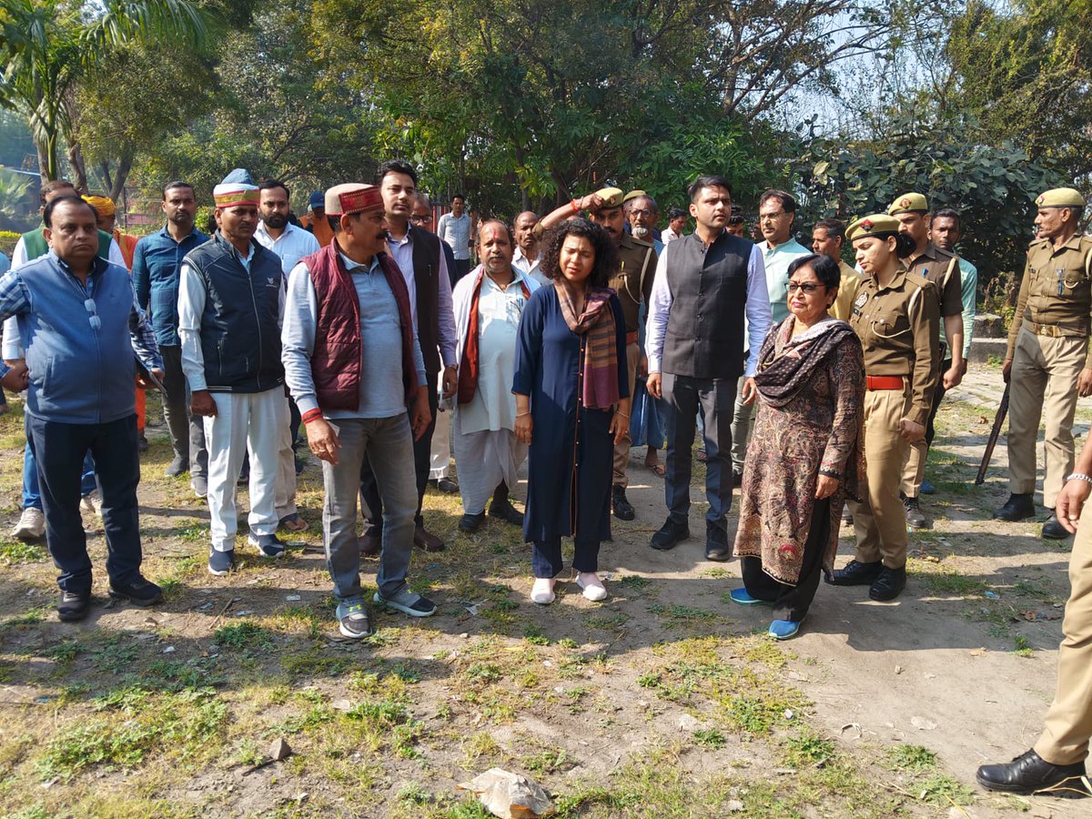 डीएम #खीरी सीडीओ के साथ मुक्तिधाम निरीक्षण करने पहुंची। उनके साथ सदर विधायक योगेश वर्मा,एसडीएम सदर, बीडीओ लखीमपुर ज्ञानेंद्र कुमार सिंह मौजूद।