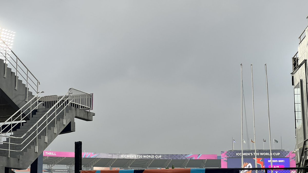 outfzone's tweet photo. Dark clouds all over Colombo right before Pakistan vs new Zealand game. 
#PakvNz #PakvNz #INDvsPAK https://t.co/oO0PC3eii2