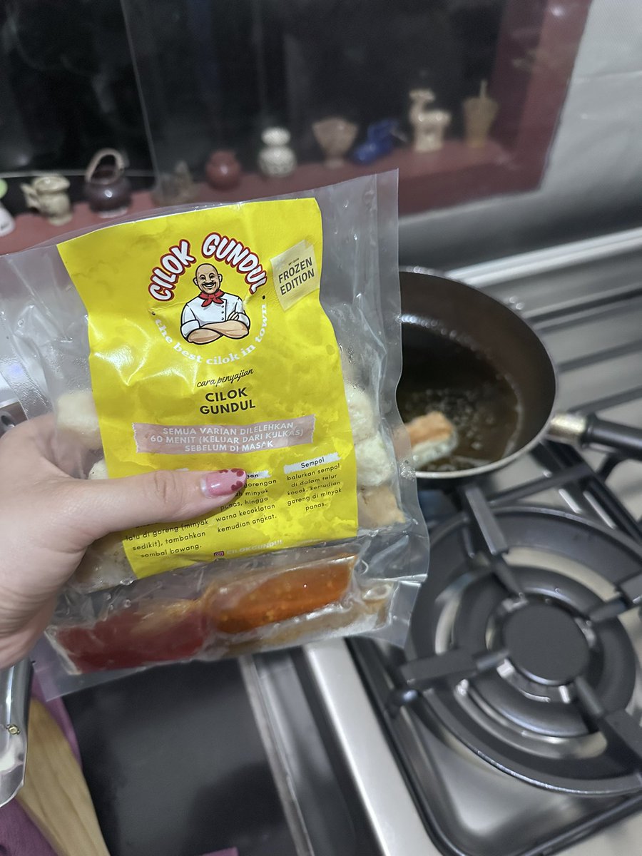 Btw selamat berbuka dari aku yang menggoreng cilok gundul yang penuh perjuangan itu 🤤🤤🤤