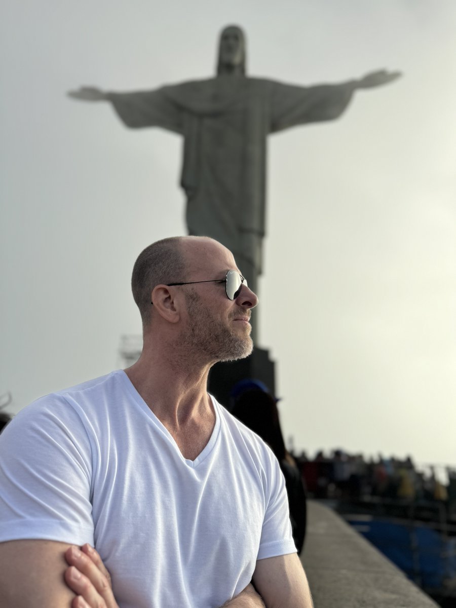 I’ve been in Brazil for an entire year.

When I first came, it wasn’t some romantic “move to paradise” decision. I’ve lived in 9 different countries over the years. The novelty of being foreign wears off fast. Eventually you’re just a guy trying to live your life somewhere.

But