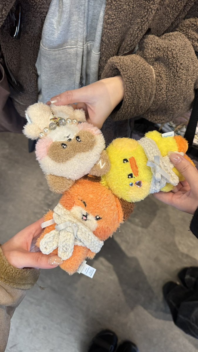 ゆらゆらのオフイベがお隣で出会ったはるちゃん<a href="/ha0725_2/">하루</a> 🎻✨
優しくて穏やかで可愛くてKアリに来る度、会いたいのはゼベとはるちゃんでした！
Xにほぼ出てこない私だけどウマチュン連番したりずっと仲良くしてくれてありがとう🥹🤍
会えて嬉しかった~また会える日まで🌹