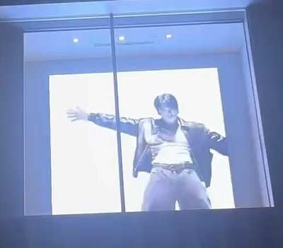 Vanteee_jeon's tweet image. RT @jeonjtiddiez: THIS SHOT WTF