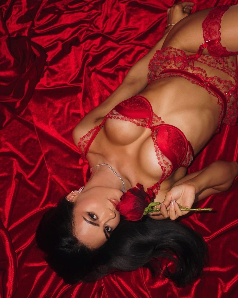 Confidence is the best thing I’ve ever put on 🌹 Obsessing over <a href="/raphamilagres/">Raphaela Milagres</a> wearing the Breanna 3-piece set.

SHOP NOW: honey-birdette.visitlink.me/Z-6HvU
