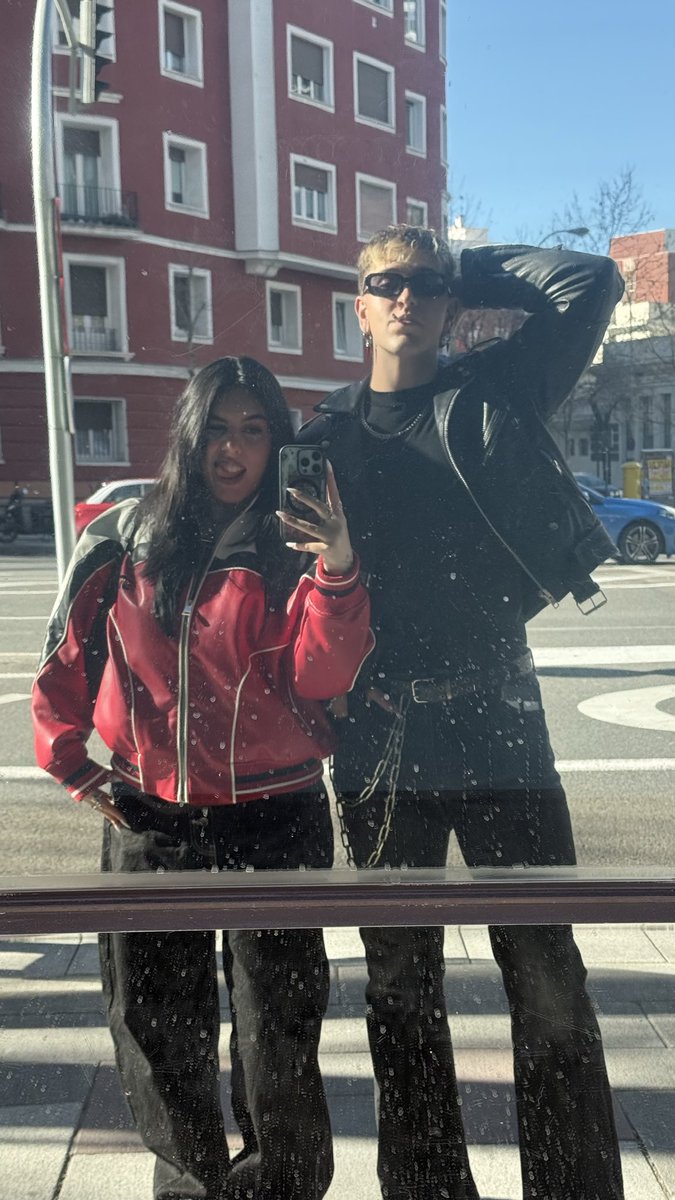 _nerearoga_'s tweet photo. Dos chulos por Madrid 😮‍💨 https://t.co/kc6x1GSKCF