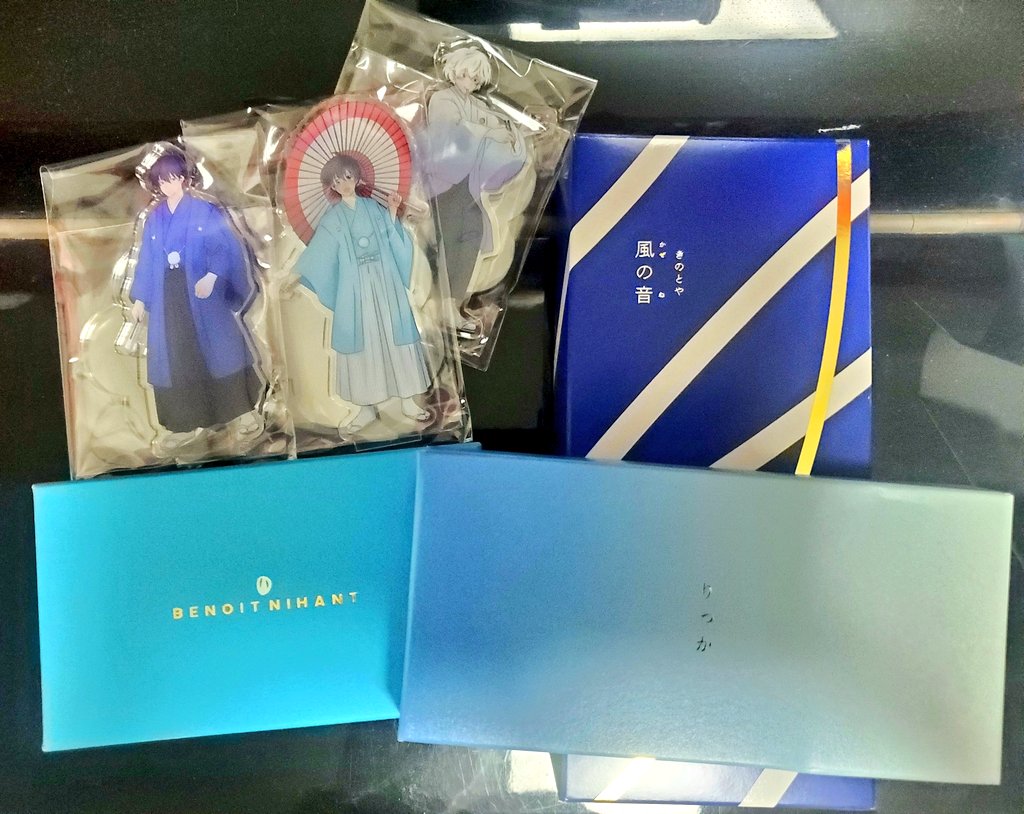 フォロワーさんからバレンタインをいただいておりました🫰
みさふたカラーだよ！大好き！😭　しかもつくってらした1年トリオのアクスタもいただいてしまい、本当にかわいくて……！！アクスタを飾るという冬の楽しみができました💘
へへ、いつもありがとうございますはぴねす🥳