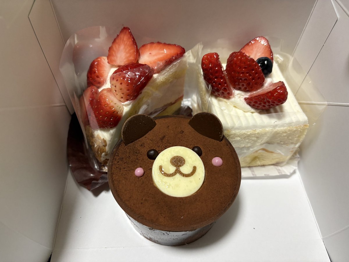 やっぱり今年もケーキ🍰買ってきた😋😋 いちご🍓のショートケーキ